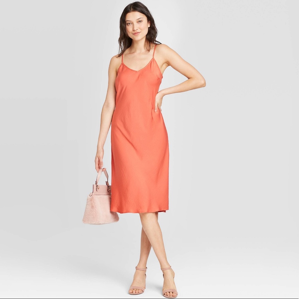 TAG ON NEVER WORN Coral women’s satin slip dress